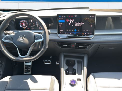 New 2026 Volkswagen Tiguan SE R-Line AWD/4WD image 17
