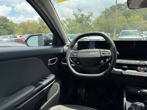 Used 2025 Kia K4 FWD image 33