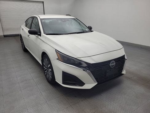 Used 2024 Nissan Altima 2.5 SV image 13