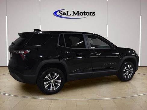 Used 2026 Chevrolet Equinox LT AWD/4WD image 8