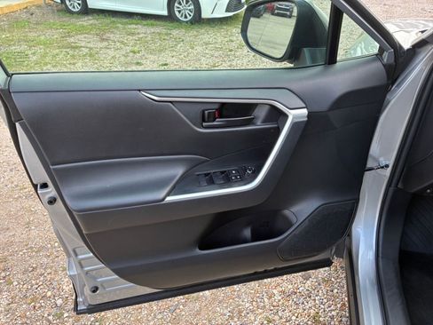 Used 2025 Toyota RAV4 LE AWD/4WD image 15