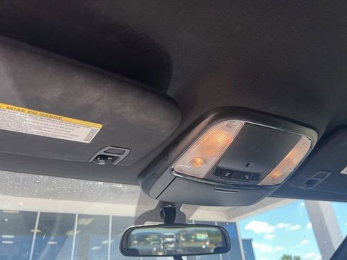 Used 2018 Jeep Grand Cherokee Laredo image 4