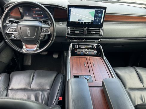 Used 2023 Lincoln Navigator Reserve image 13