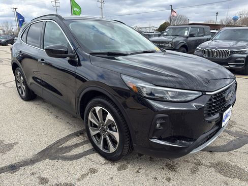 Used 2025 Ford Escape Platinum image 3