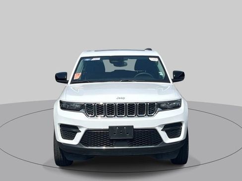 Used 2023 Jeep Grand Cherokee Laredo w/ Luxury Tech Group I AWD/4WD image 6