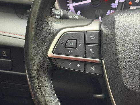 Used 2023 Toyota Highlander XSE FWD image 18