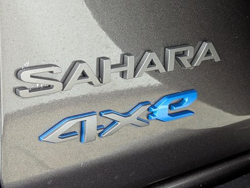 Used 2025 Jeep Wrangler Unlimited Sahara AWD/4WD image 29