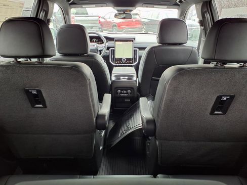 New 2025 GMC Acadia Elevation w/ Elevation Premium Package FWD image 9