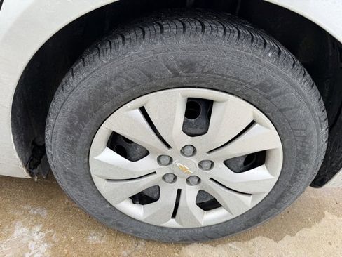 Used 2013 Chevrolet Cruze LS image 3