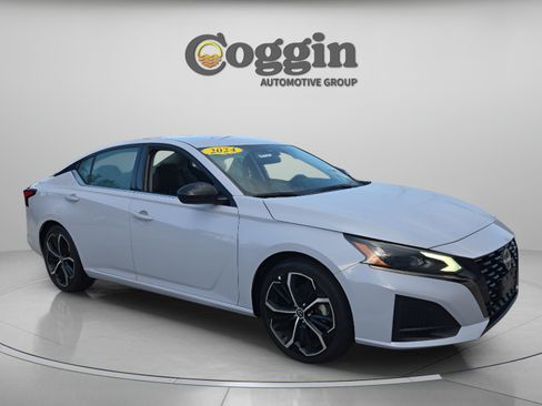 Used 2024 Nissan Altima 2.5 SR FWD image 7