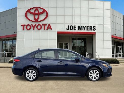 Used 2025 Toyota Corolla LE image 4