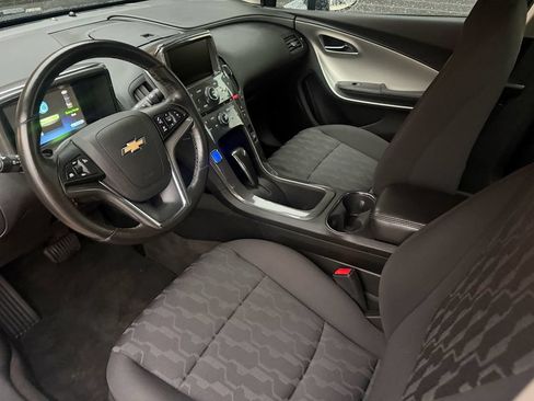 Used 2015 Chevrolet Volt FWD image 2