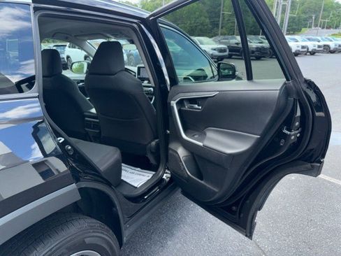 Used 2024 Toyota RAV4 XLE FWD image 38