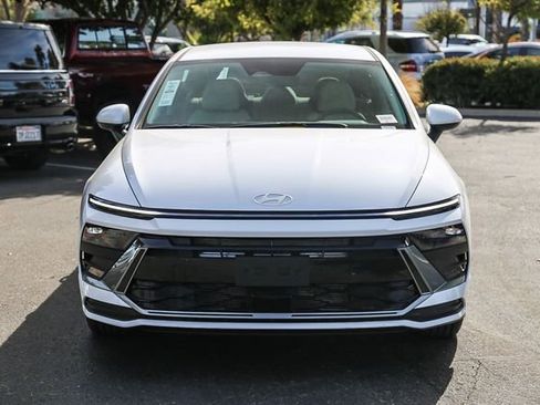 Certified 2025 Hyundai Sonata SE image 2