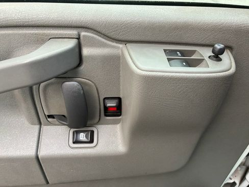 Used 2016 GMC Savana 2500 RWD image 21