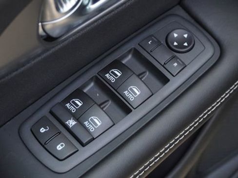 New 2026 Chrysler Pacifica Select FWD image 21