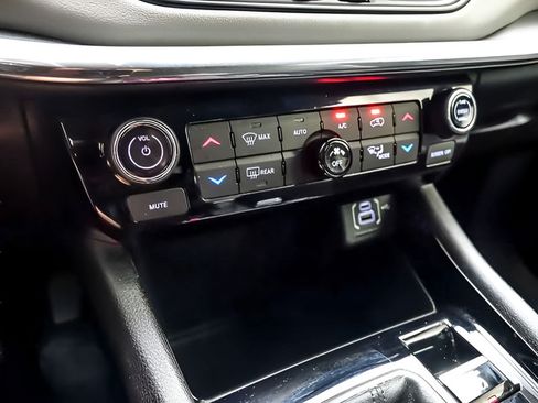 Used 2023 Jeep Compass Limited AWD/4WD image 19