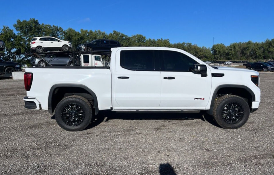 Used 2023 GMC Sierra 1500 AT4 w/ Technology Package AWD/4WD image 6
