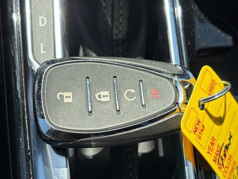 Used 2025 Chevrolet Trax LT FWD image 13