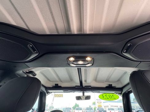 Used 2023 Jeep Gladiator Sport AWD/4WD image 39