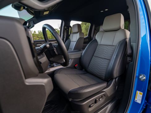Used 2025 Chevrolet Silverado 1500 ZR2 AWD/4WD image 17