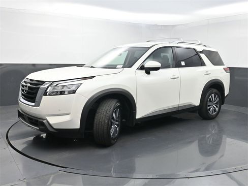 Used 2024 Nissan Pathfinder SL image 24