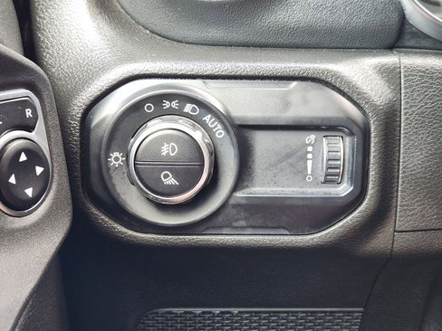 Used 2023 Jeep Gladiator Overland AWD/4WD image 29