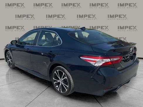 Used 2020 Toyota Camry SE image 3