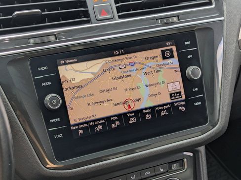 Used 2018 Volkswagen Tiguan SEL AWD/4WD image 18