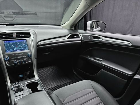 Used 2019 Ford Fusion SE FWD image 35