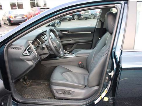 Used 2018 Toyota Camry SE w/ Moonroof Package FWD image 12