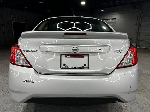 Used 2016 Nissan Versa SV FWD image 4