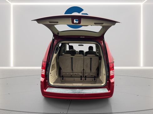 Used 2008 Chrysler Town & Country Touring w/ Family Value Group FWD image 16