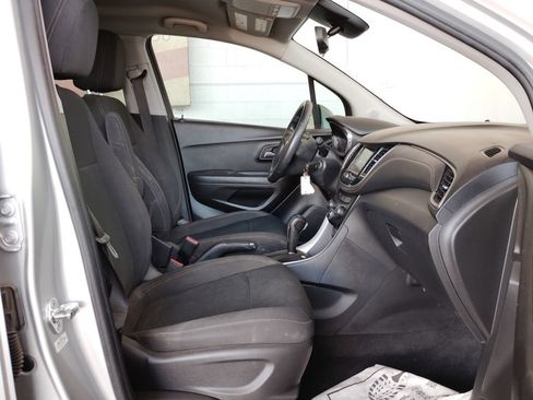 Used 2018 Chevrolet Trax LS AWD/4WD image 12