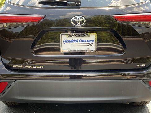 Used 2022 Toyota Highlander XLE FWD image 45