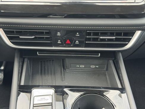 Used 2025 Volkswagen Atlas SE AWD/4WD image 16