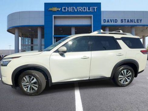 Used 2024 Nissan Pathfinder SL FWD image 5