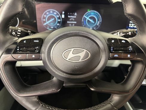 Used 2025 Hyundai Elantra Limited FWD image 14
