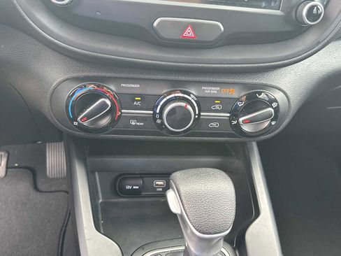 Used 2023 Kia Soul LX image 18