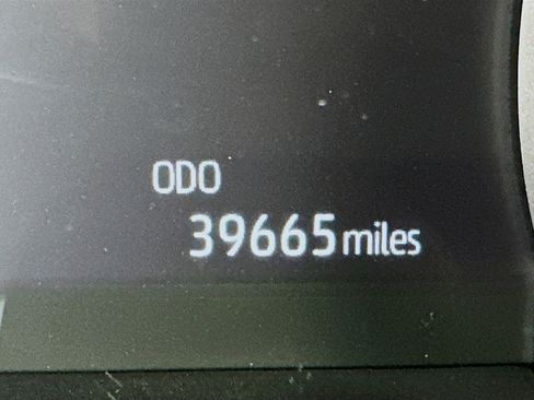 Used 2023 Toyota Highlander LE image 19