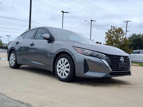 Used 2025 Nissan Sentra S FWD image 13