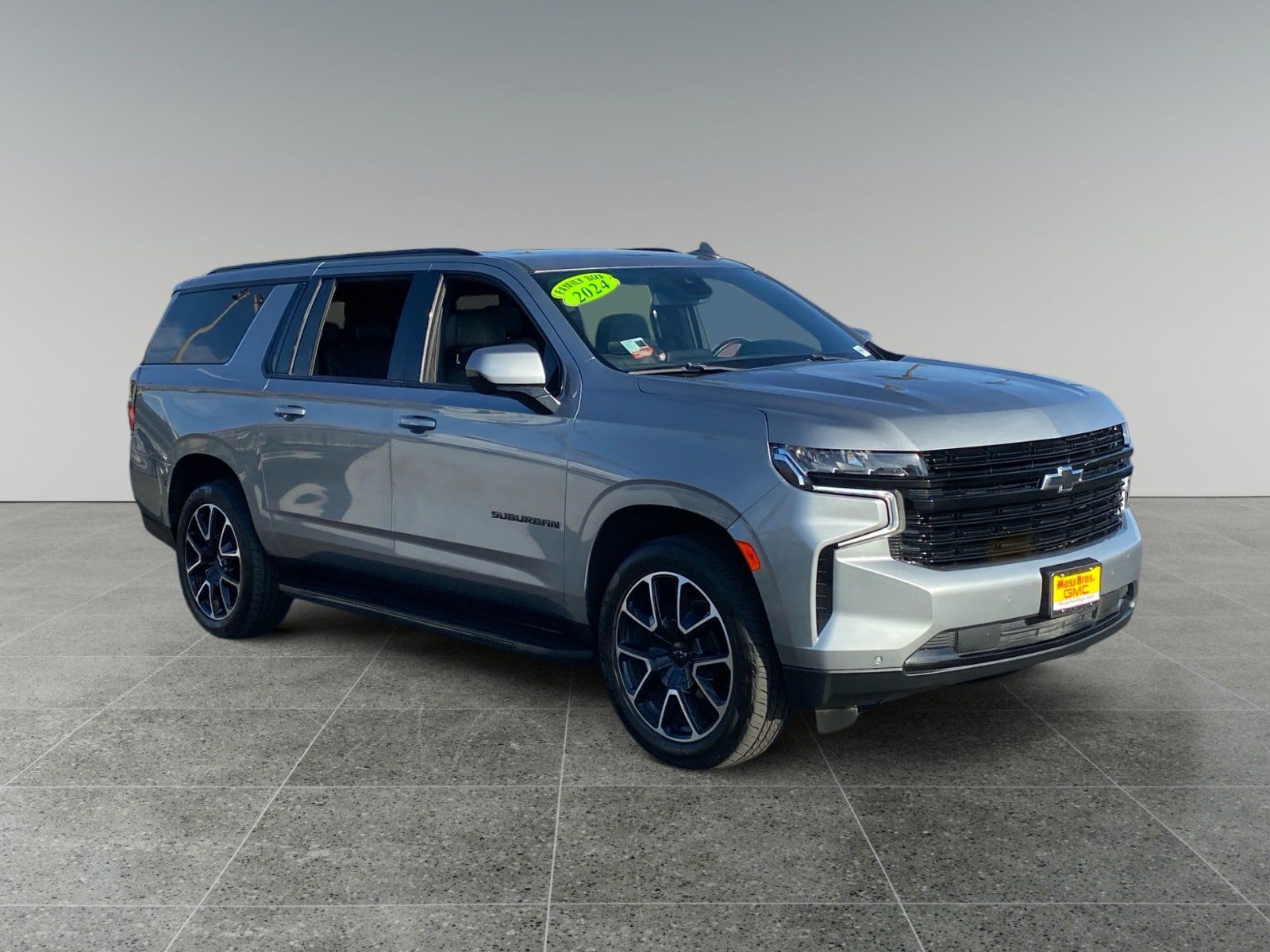 Used 2024 Chevrolet Suburban RST RWD image 7