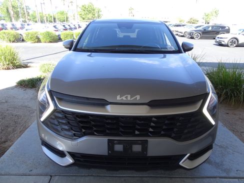 Used 2023 Kia Sportage LX FWD image 2
