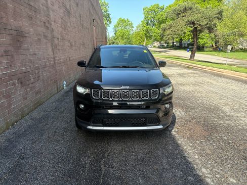 Used 2025 Jeep Compass Limited AWD/4WD image 8