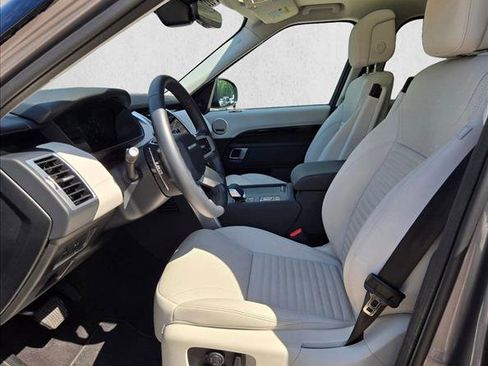 Used 2025 Land Rover Discovery S AWD/4WD image 17