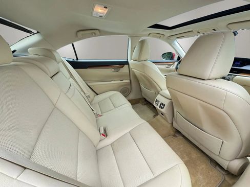 Used 2014 Lexus ES 300h w/ Premium Package w/Bamboo Trim FWD image 14