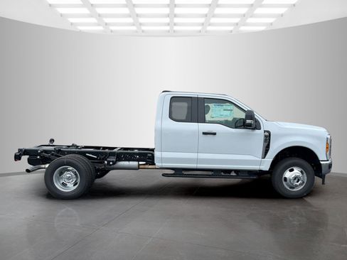 New 2025 Ford F350 XLT w/ XLT Value Package image 3