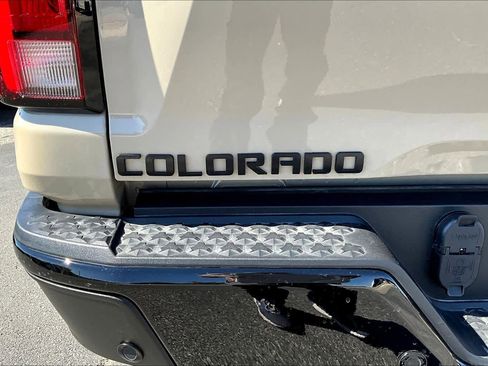 Used 2024 Chevrolet Colorado ZR2 w/ Technology Package image 30