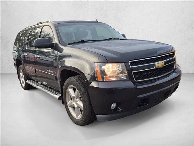 Used 2013 Chevrolet Suburban LT w/ Luxury Package AWD/4WD image 3