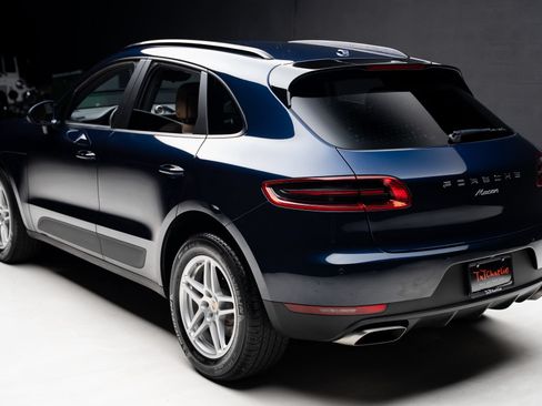 Used 2018 Porsche Macan AWD/4WD image 23